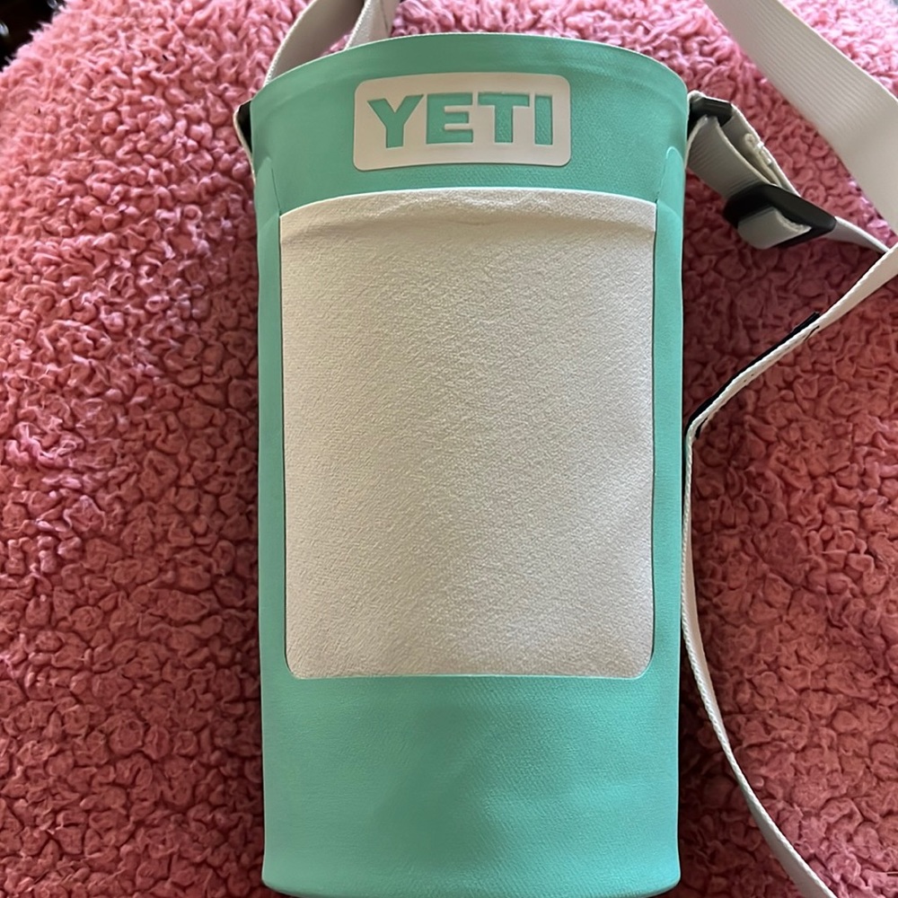 Yeti water bottle sling bag Seafoam new never used